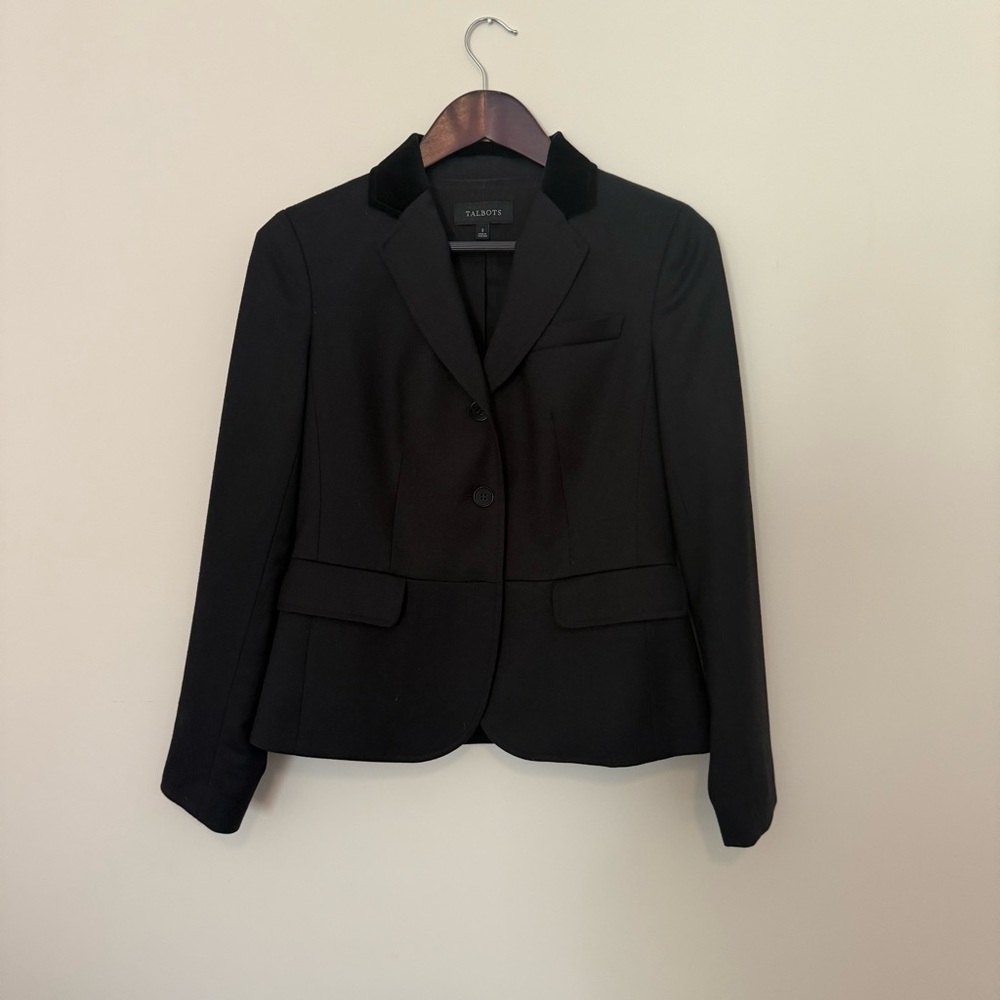 Talbots Women’s Black Blazer with Notched Lapels and Tailored Fit Size 2